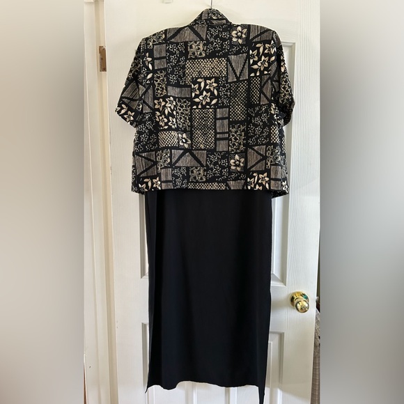 2 piece dress with attached necklace - Picture 2 of 12